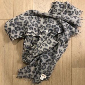 Wilfred leopard scarf